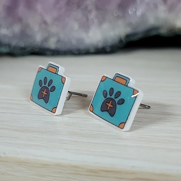 Veterinary Bag Stud Earrings - Picture 3 of 7